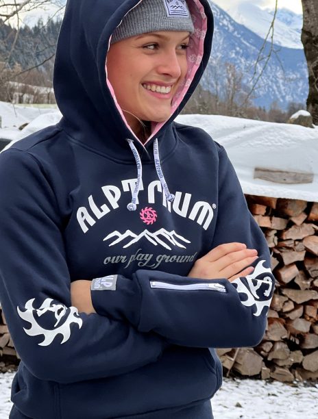 w-hoodie-Sunset-navy-beanie-urban-dream5